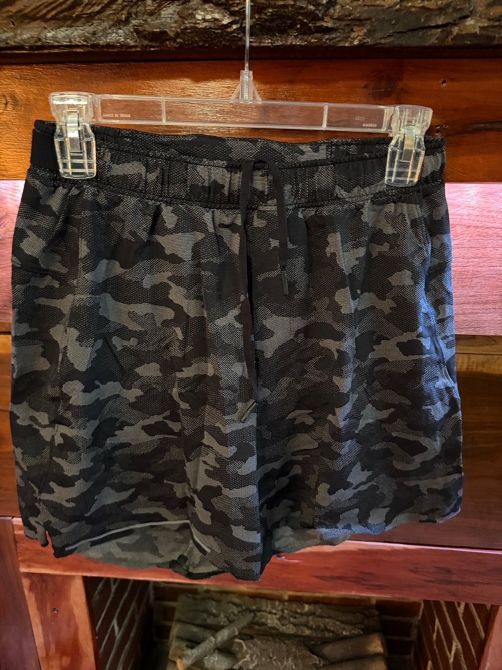 Lululemon Mens Lined 5” Black & Charcoal Camo Running Shorts